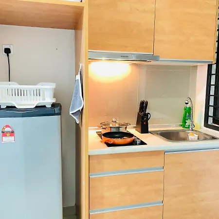 Palazio Mount Austin Studio With Balcony 4 Plus 1Pax With Tv Box 5Mins Aeon 3A06 Johor Bahru Exterior photo