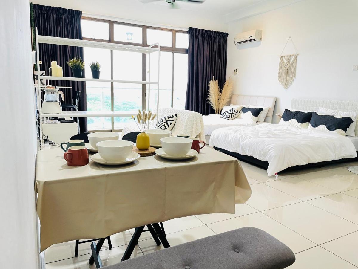 Palazio Mount Austin With Balcony 4 1pax With Tv Box 5mins Aeon 3a06 Apartment Johor Bahru