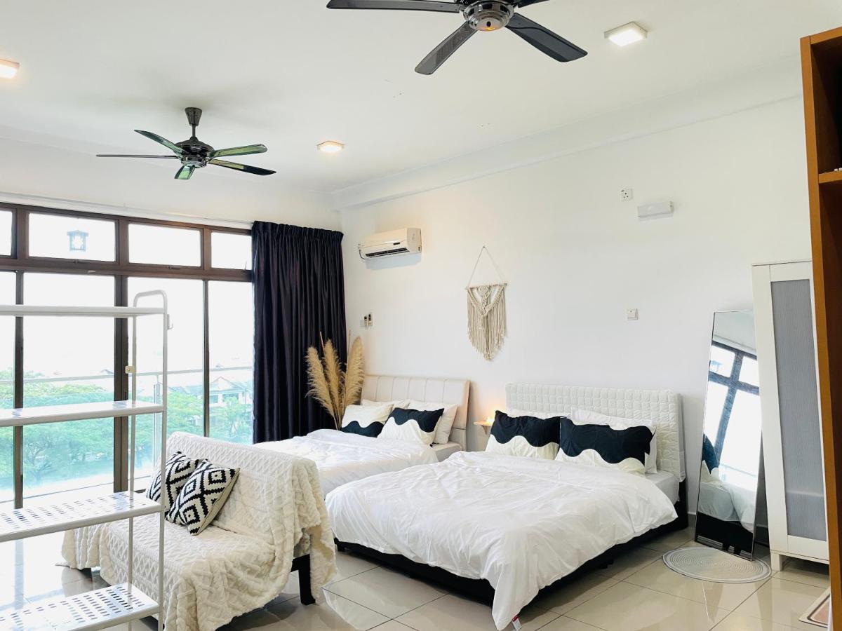 Palazio Mount Austin With Balcony 4 1pax With Tv Box 5mins Aeon 3a06 *