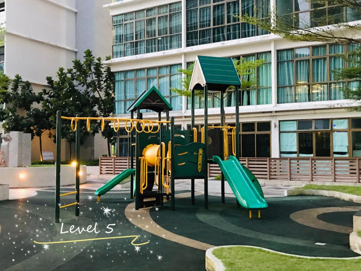 Apartment Palazio Mount Austin With Balcony 4 1pax With Tv Box 5mins Aeon 3a06 Johor Bahru