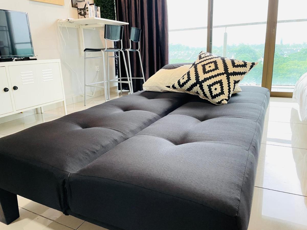 Palazio Mount Austin With Balcony 4 1pax With Tv Box 5mins Aeon 3a06 Apartment