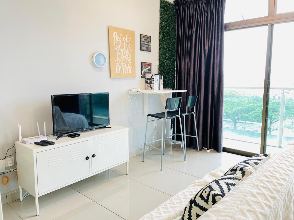 Palazio Mount Austin With Balcony 4 1pax With Tv Box 5mins Aeon 3a06 Apartment Johor Bahru