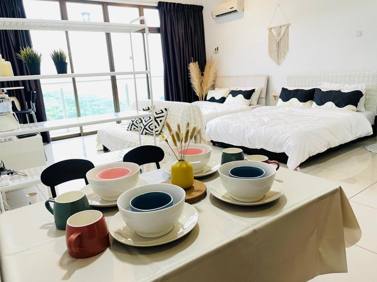 Apartment Palazio Mount Austin With Balcony 4 1pax With Tv Box 5mins Aeon 3a06 Johor Bahru